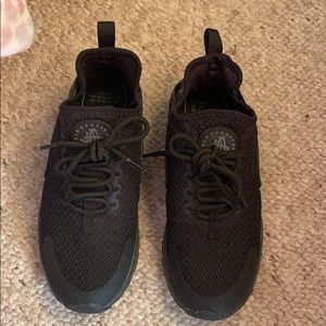 Black Nike Shoes